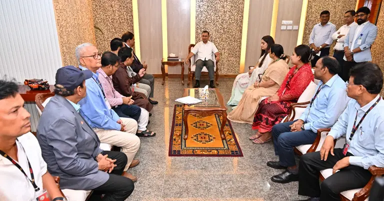 হিন্দু ও বৌদ্ধ সম্প্রদায়ের প্রতিনিধিদের সঙ্গে প্রধানমন্ত্রী মতবিনিময় সভায়